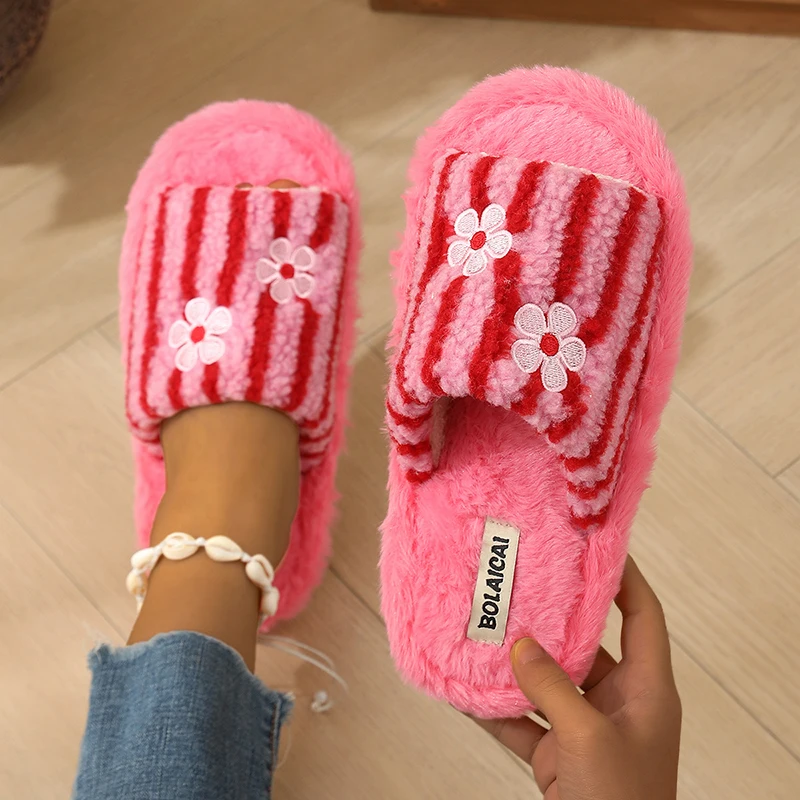 รองเท้าแตะขนนุ่มลายปักดอกไม้สำ - Embroidery Garments บทวิจารณ์และราคา