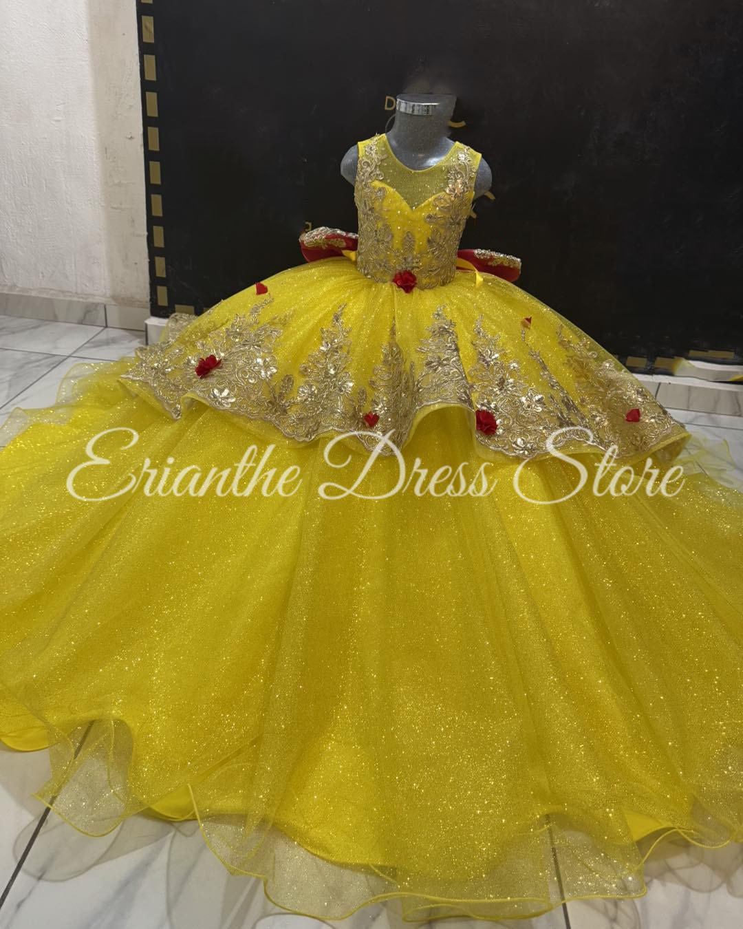 สีเหลืองดอกไม้สาวชุดสําหรับงาน - Embroidery Yellow Dress บทวิจารณ์และราคา